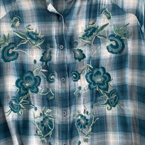 Gloria Vanderbilt embroider button up blouse - Picture 5 of 7